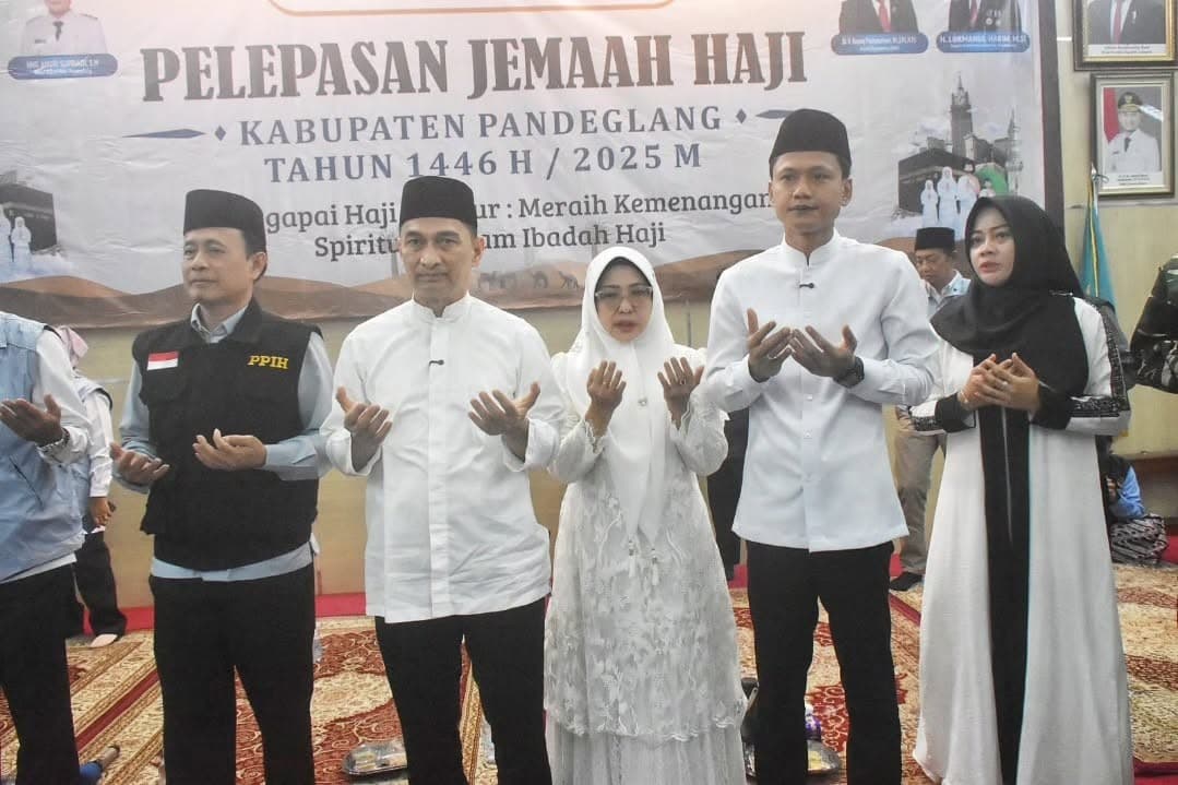 Bupati Pandeglang Antar Langsung 393 Jemaah Haji ke Asrama Haji Pondok Gede