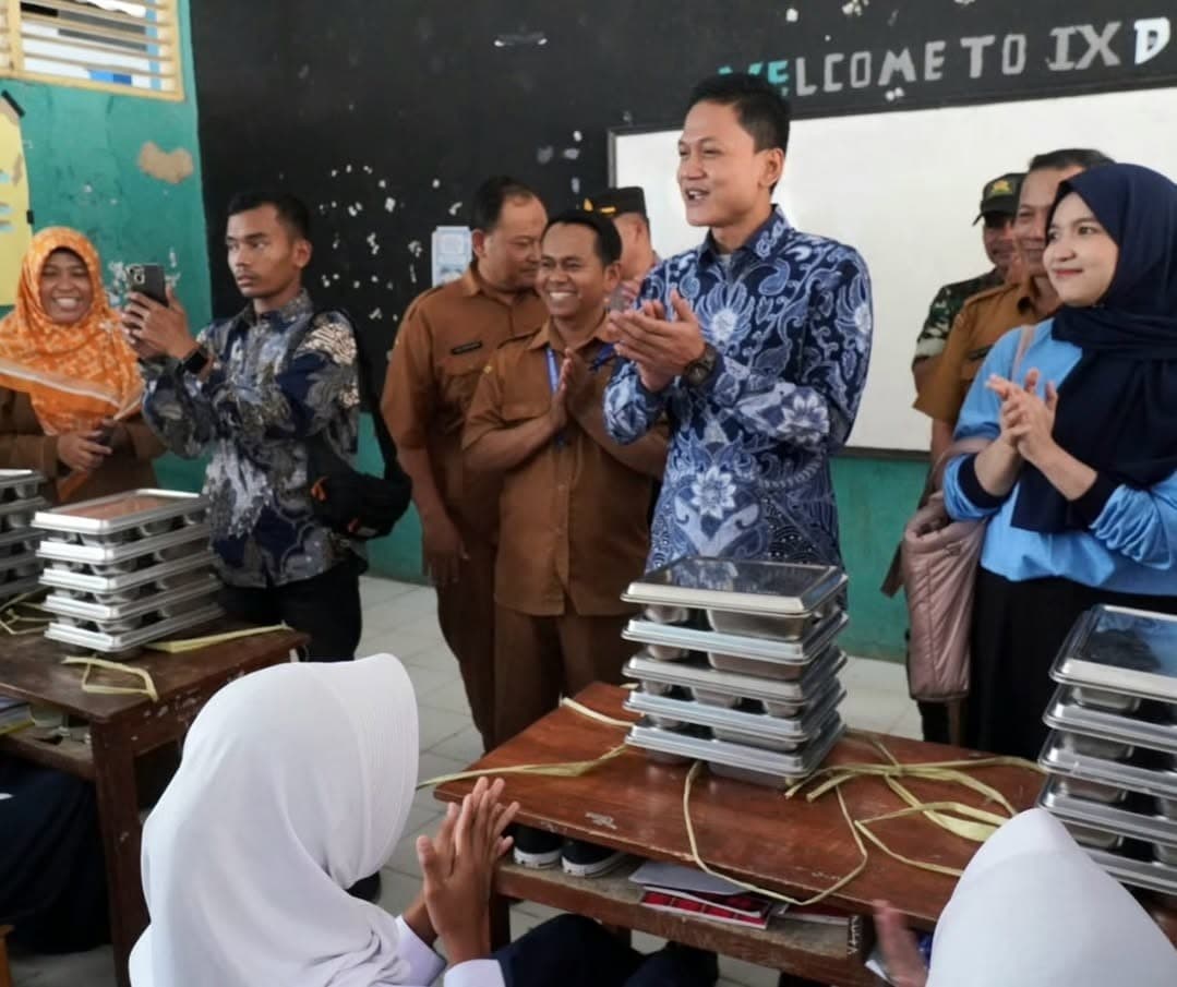  Pelaksaanan Program Makan Bergizi Gratis di SMP Negeri 1 Labuan Kabupaten Pandeglang ditinjau Langsung oleh Wakil Bupati Iing Andri Supriyadi