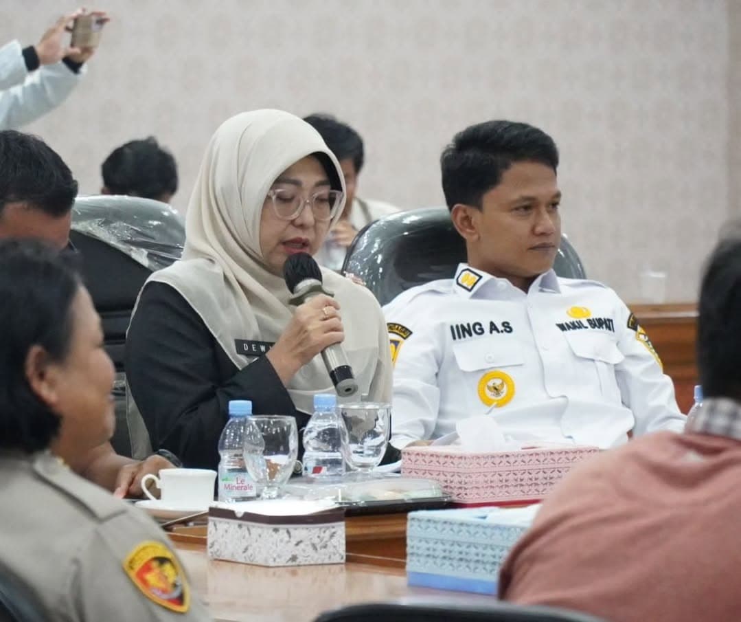 Bupati Pandeglang bersama Wakil Bupati Pandeglang melaksanakan rapat koordinasi pengelolaan Program Makan Bergizi Gratis (MBG) di lingkungan Pemerintah Kabupaten Pandeglang