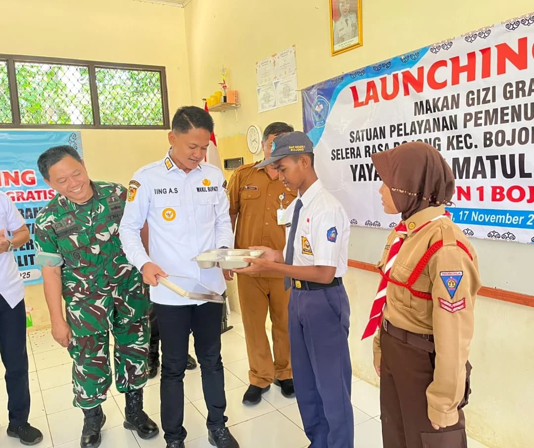 Wakil Bupati Hadiri Launching " SPPG SELERA RASA HILMATUL MADANI " di SMPN 1 Bojong Pandeglang