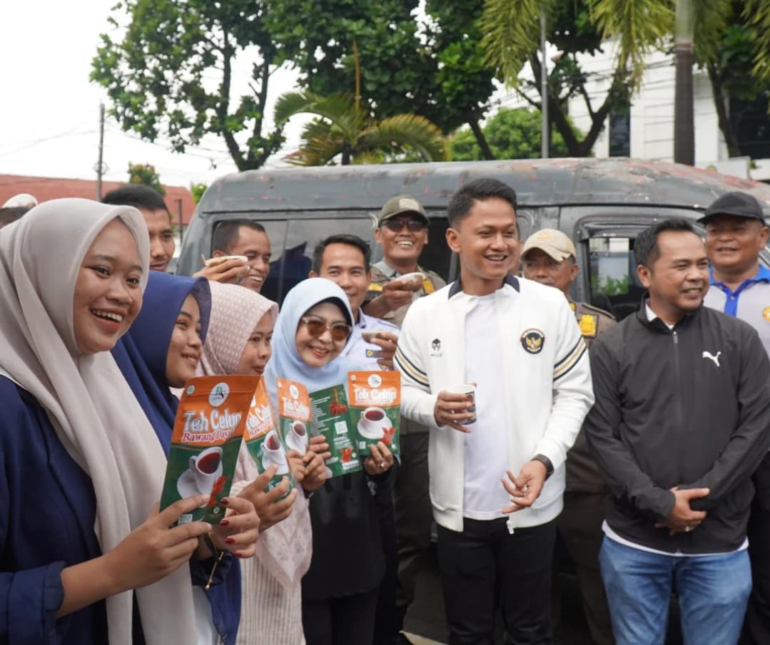 Senam Bersama, Cek Kesehatan Gratis,Donor Darah dan Bazzar meriahkan HKN 2025 dan HUT KORPRI ke - 54 Tingkat Kabupaten Pandeglang