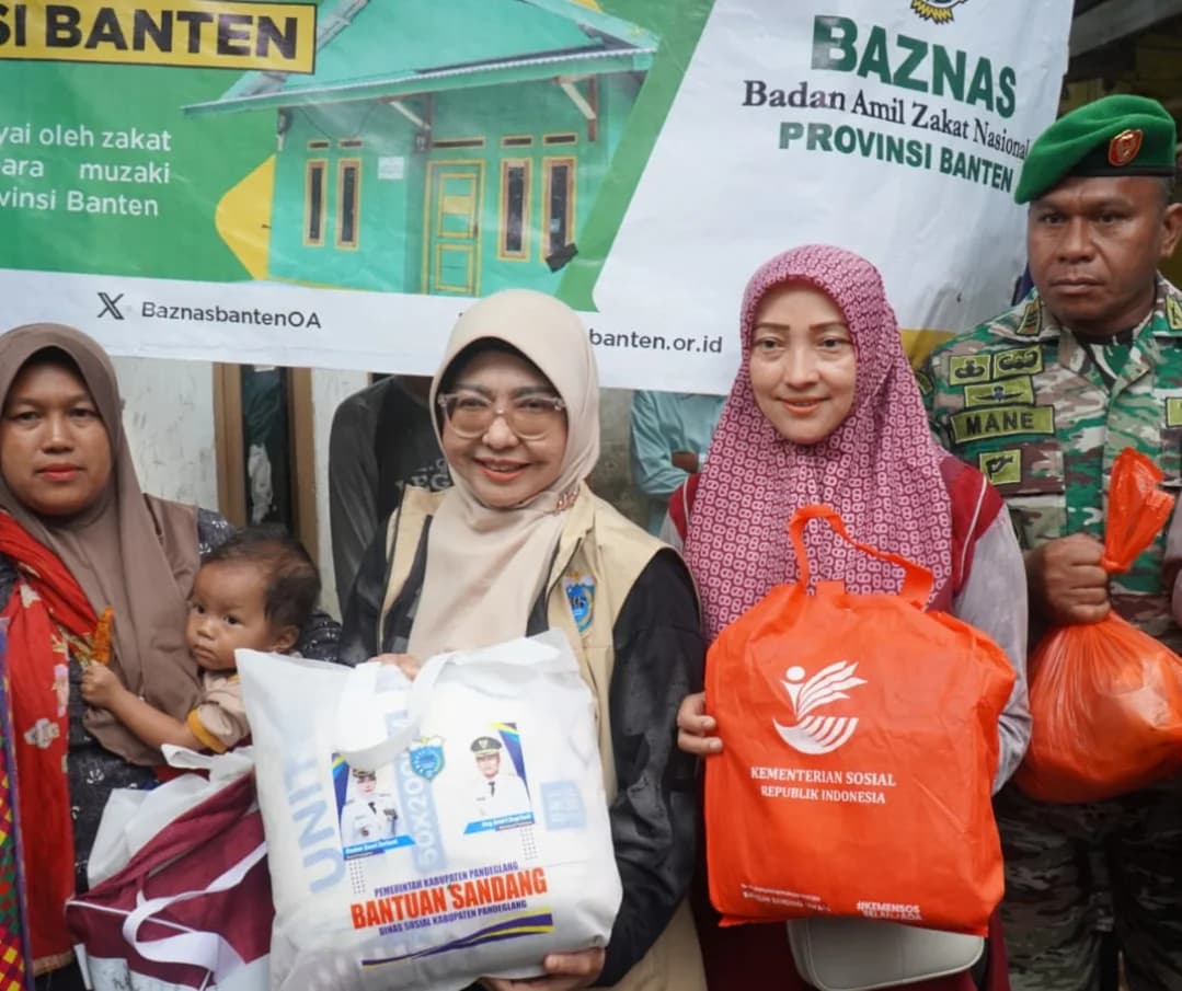 Bupati Pandeglang Dewi Setiani meninjau program Rumah Layak Huni Baznas (RLHB) Provinsi Banten di wilayah Kp.Tajur Desa Palurahan Kecamatan Kaduhejo dan di  Kp.Sabi Tangtu Desa Bangkonol Kecamatan Koroncong