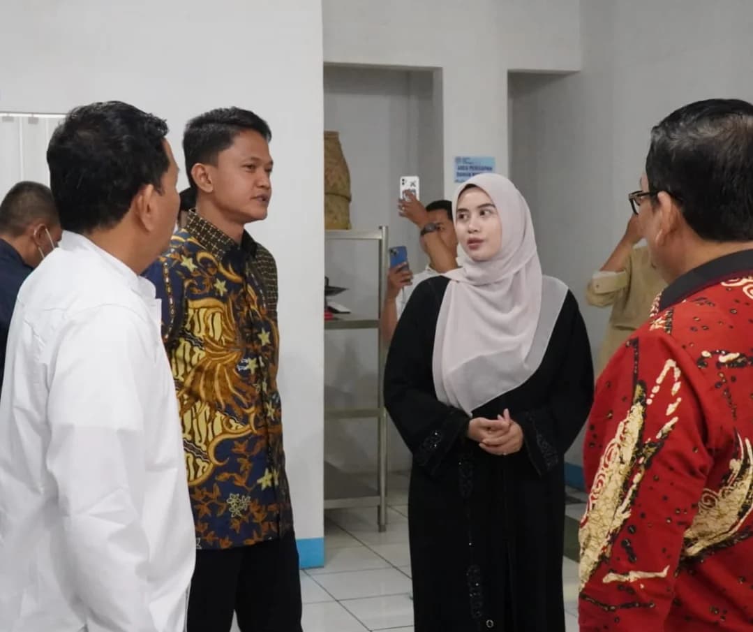 Wakil Bupati Iing Dampingi Wakil Bupati Lebak Amir Hamzah Mengujungi Dapur SPPG di Kecamatan Majasari Kabupaten Pandeglang