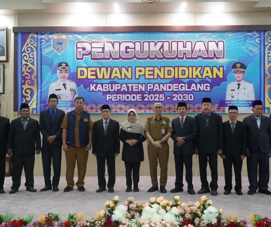 Bupati Pandeglang Mengukuhkan  Dewan Pendidikan Masa Bakti  2025 - 2030