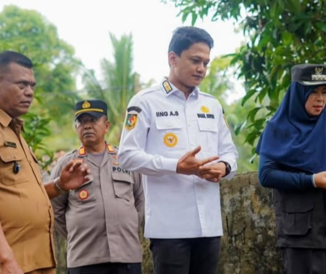 Wakil Bupati Pandeglang Tinjau Jembatan Ambruk di Desa Kramat Jaya, Pastikan  