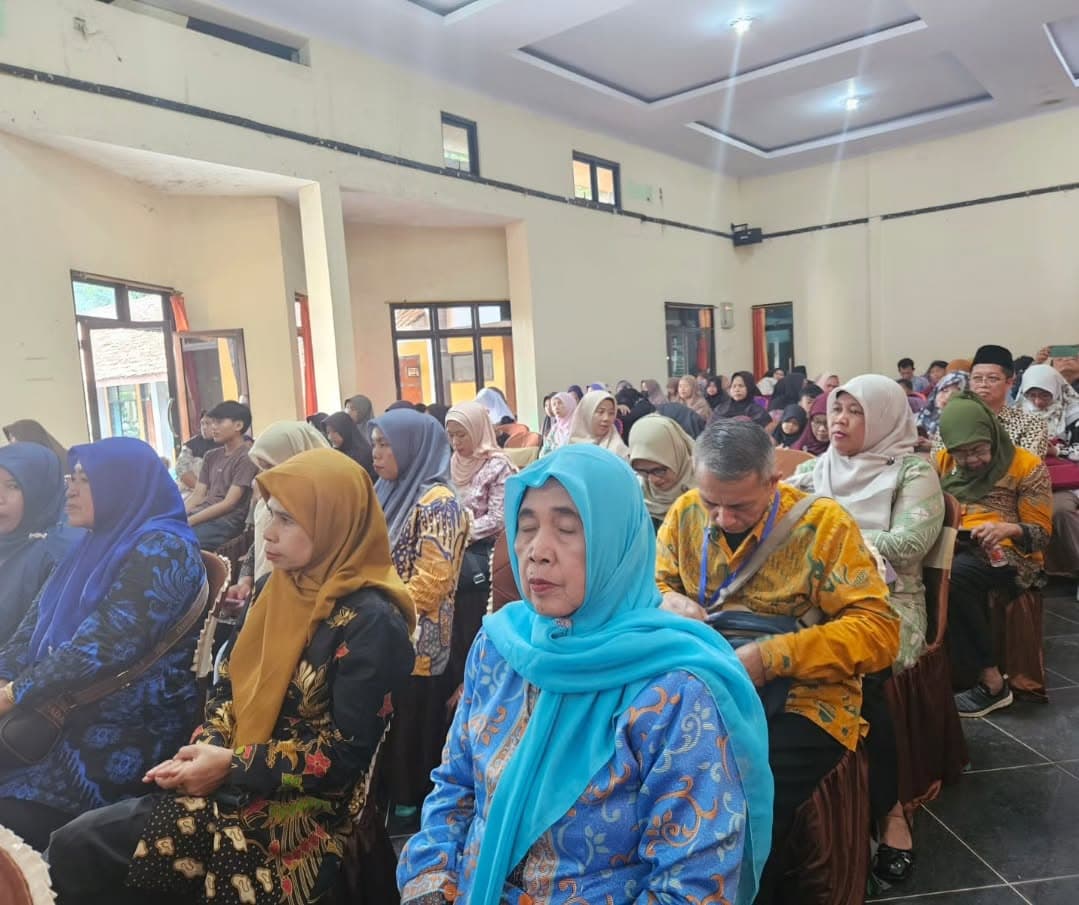 Bupati Dewi Setiani Pastikan Keamanan Destinasi Wisata dan Posko Nataru di Pandeglang Kondusif