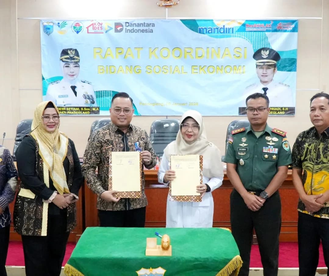 Bupati Pandeglang Raden Dewi Setiani pimpin Rapat Koordinasi Bidang Sosial Ekonomi. 