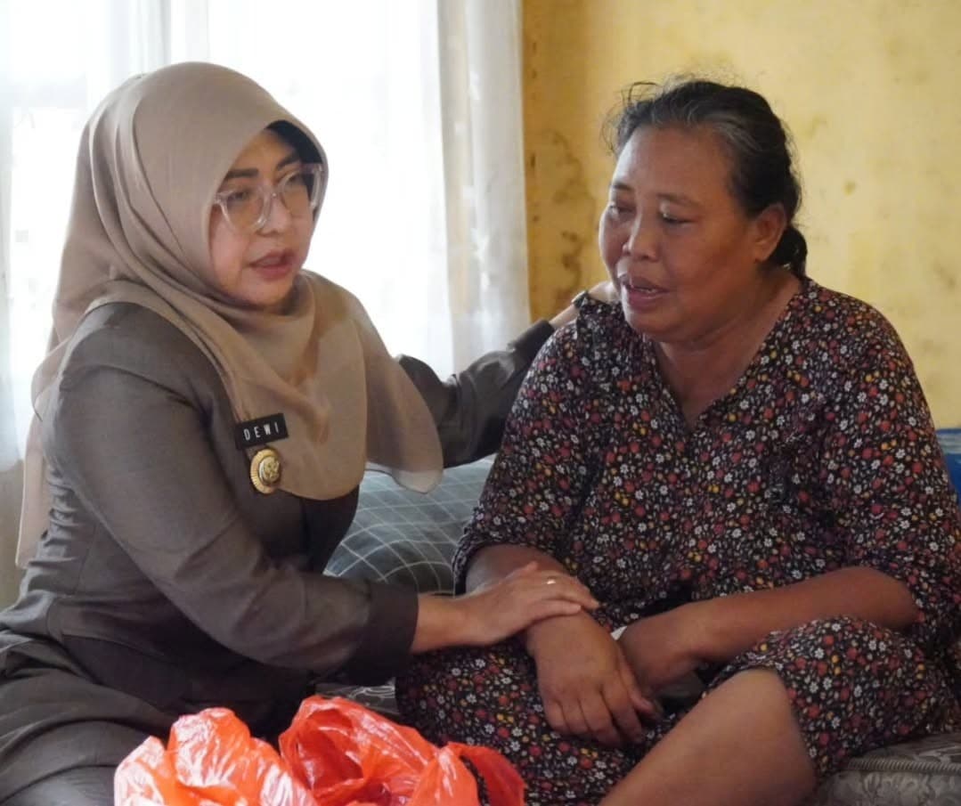 Bupati Pandeglang Jenguk Warga Stroke di Patia, Tegaskan Komitmen Layanan Kesehatan Merata