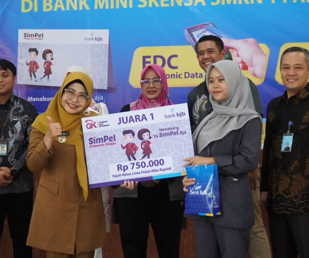 Bupati Resmikan Mini Banking dan Literasi Keuangan  di SMKN 1 Pandeglang