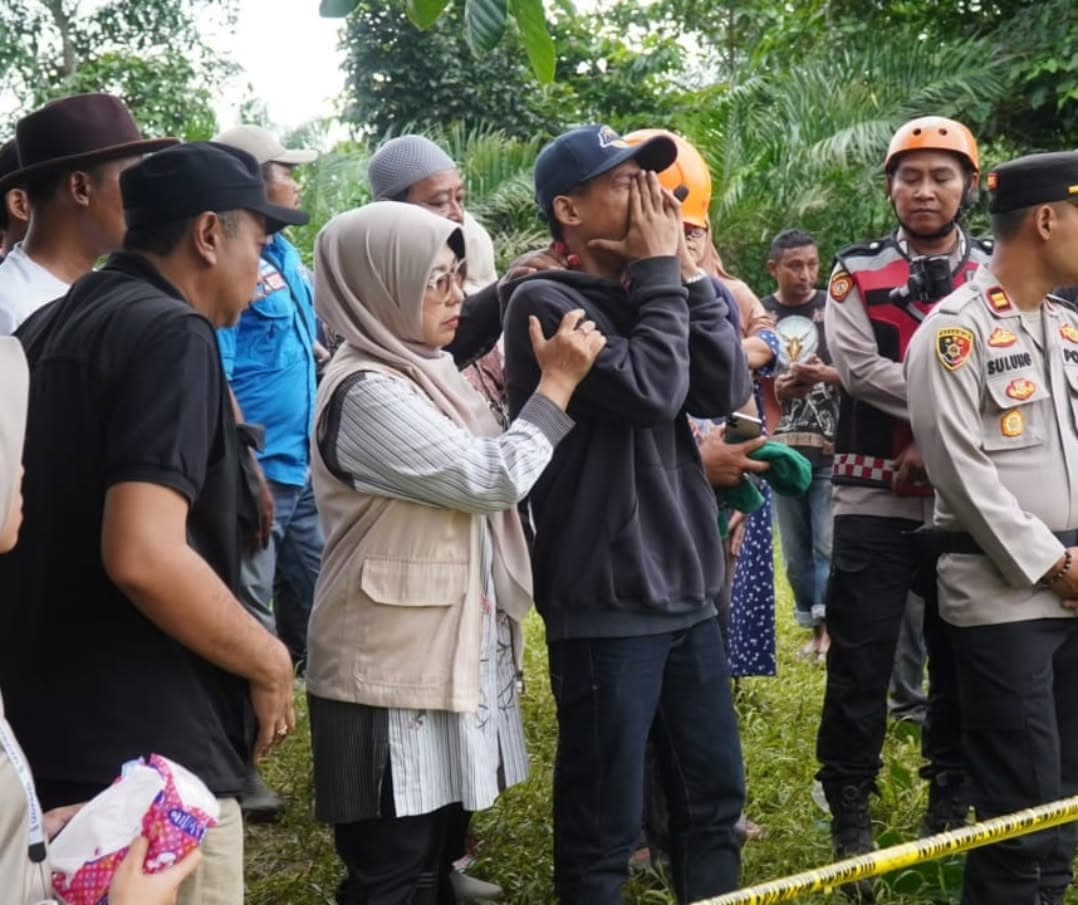 Bupati Pandeglang Melihat Langsung ke Lokasi Pencarian Anak yang Terseret Arus Sungai Ciliman